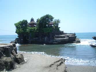 Dolphin statue in Lovina